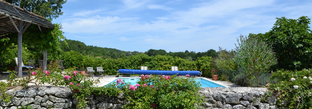 Bergerac farmhouse rental garden and pool